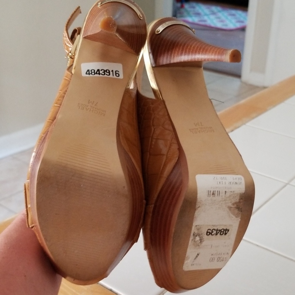 shoes - Picture 3 of 5